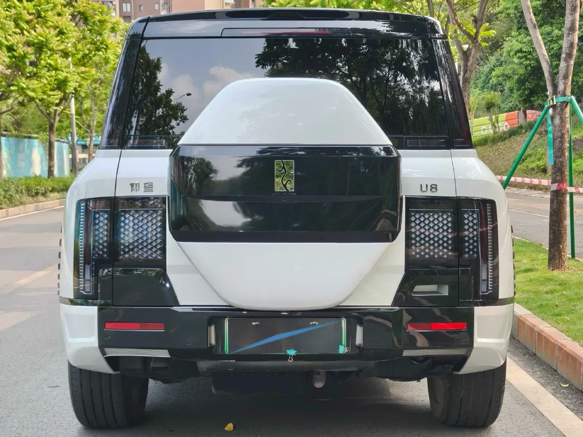 2023 YangWang U8 2.0T 272HP L4 REEV 49.05KWH,autocango,china used car exporter,china ev exporter,chinese used car exporter,chinese used ev exporter