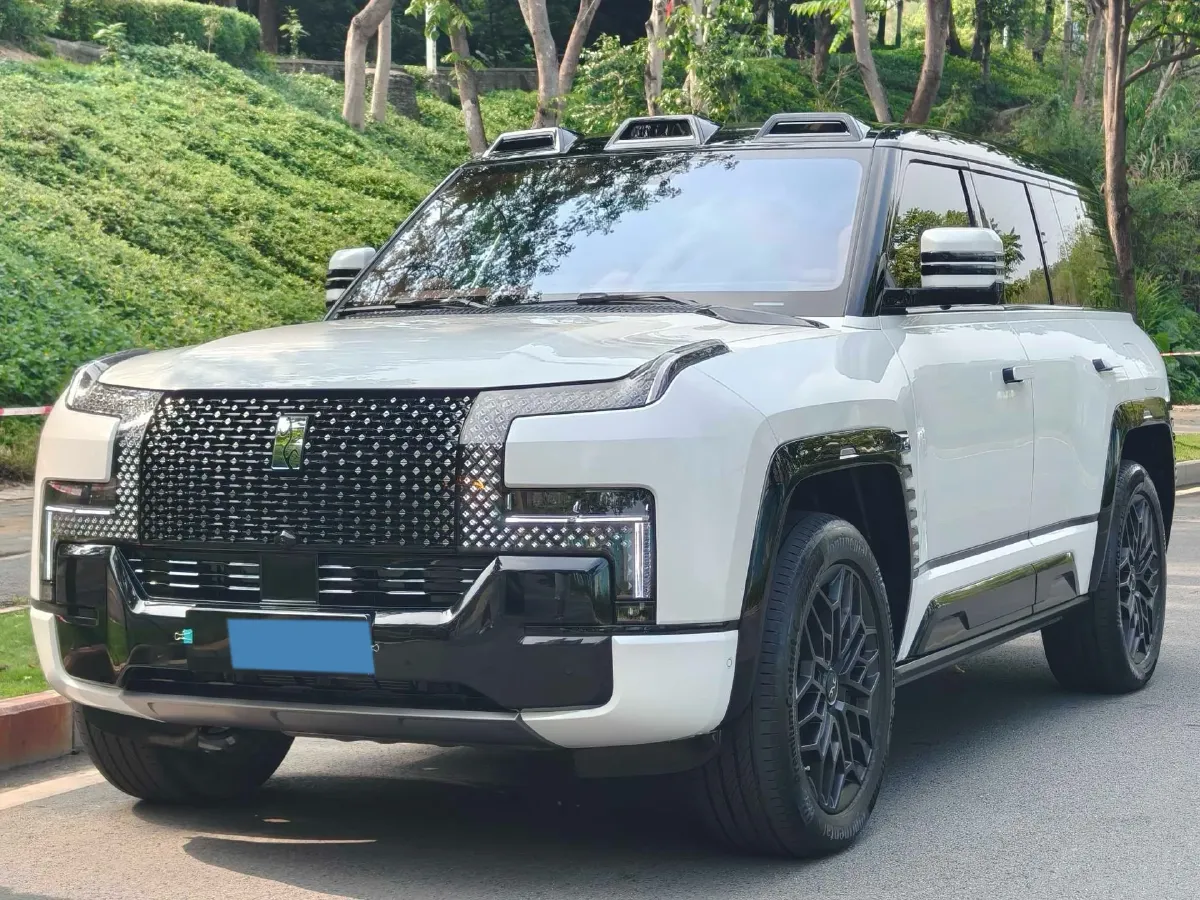 2023 YangWang U8 2.0T 272HP L4 REEV 49.05KWH,autocango,china used car exporter,china ev exporter,chinese used car exporter,chinese used ev exporter