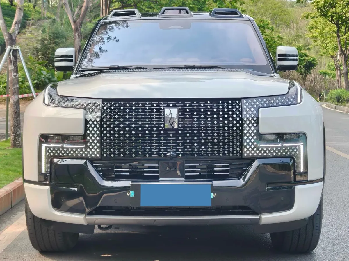 2023 YangWang U8 2.0T 272HP L4 REEV 49.05KWH,autocango,china used car exporter,china ev exporter,chinese used car exporter,chinese used ev exporter