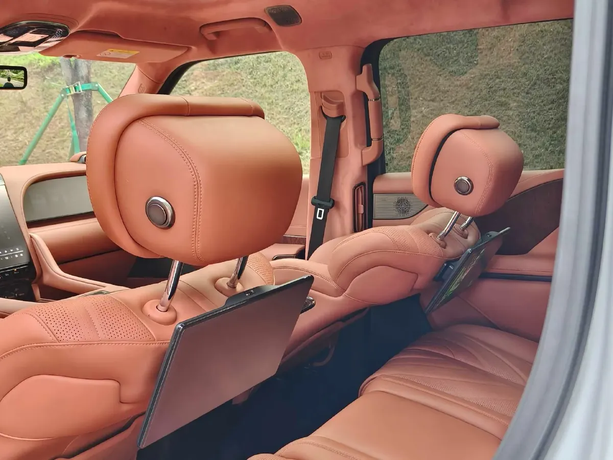 2023 YangWang U8 2.0T 272HP L4 REEV 49.05KWH,autocango,china used car exporter,china ev exporter,chinese used car exporter,chinese used ev exporter