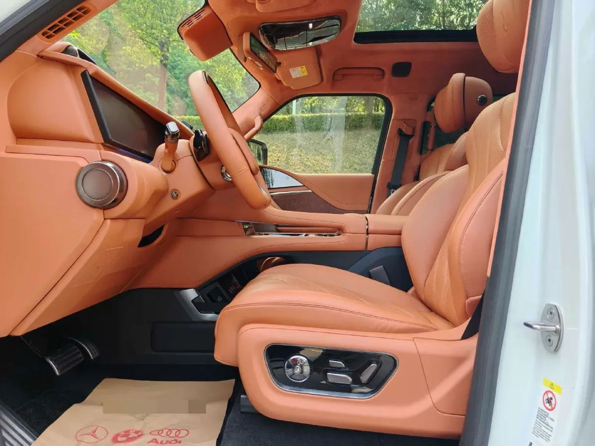 2023 YangWang U8 2.0T 272HP L4 REEV 49.05KWH,autocango,china used car exporter,china ev exporter,chinese used car exporter,chinese used ev exporter