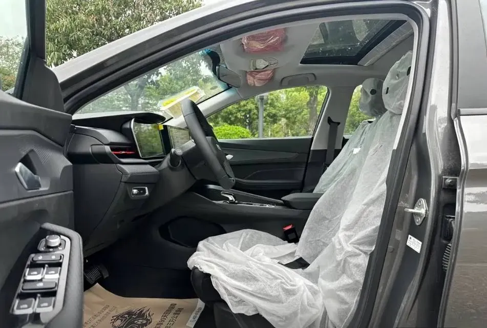 2024 Geely Binray 1.5T 181HP L4 7DCT,autocango,china used car exporter,china ev exporter,chinese used car exporter,chinese used ev exporter