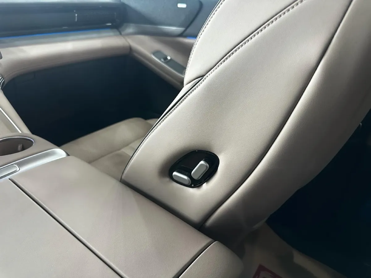 2024 Xpeng X9 BEV 84.5KWH,autocango,china used car exporter,china ev exporter,chinese used car exporter,chinese used ev exporter