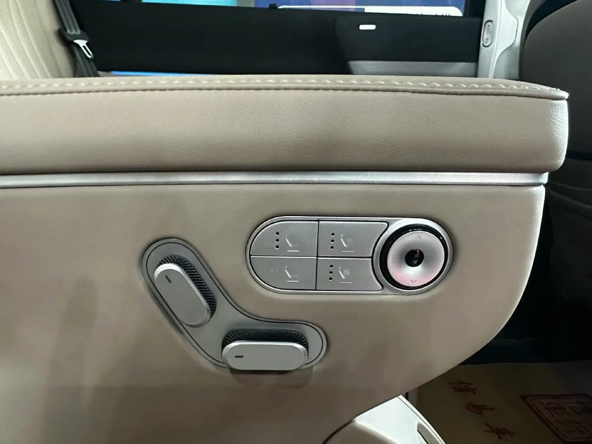 2024 Xpeng X9 BEV 84.5KWH,autocango,china used car exporter,china ev exporter,chinese used car exporter,chinese used ev exporter