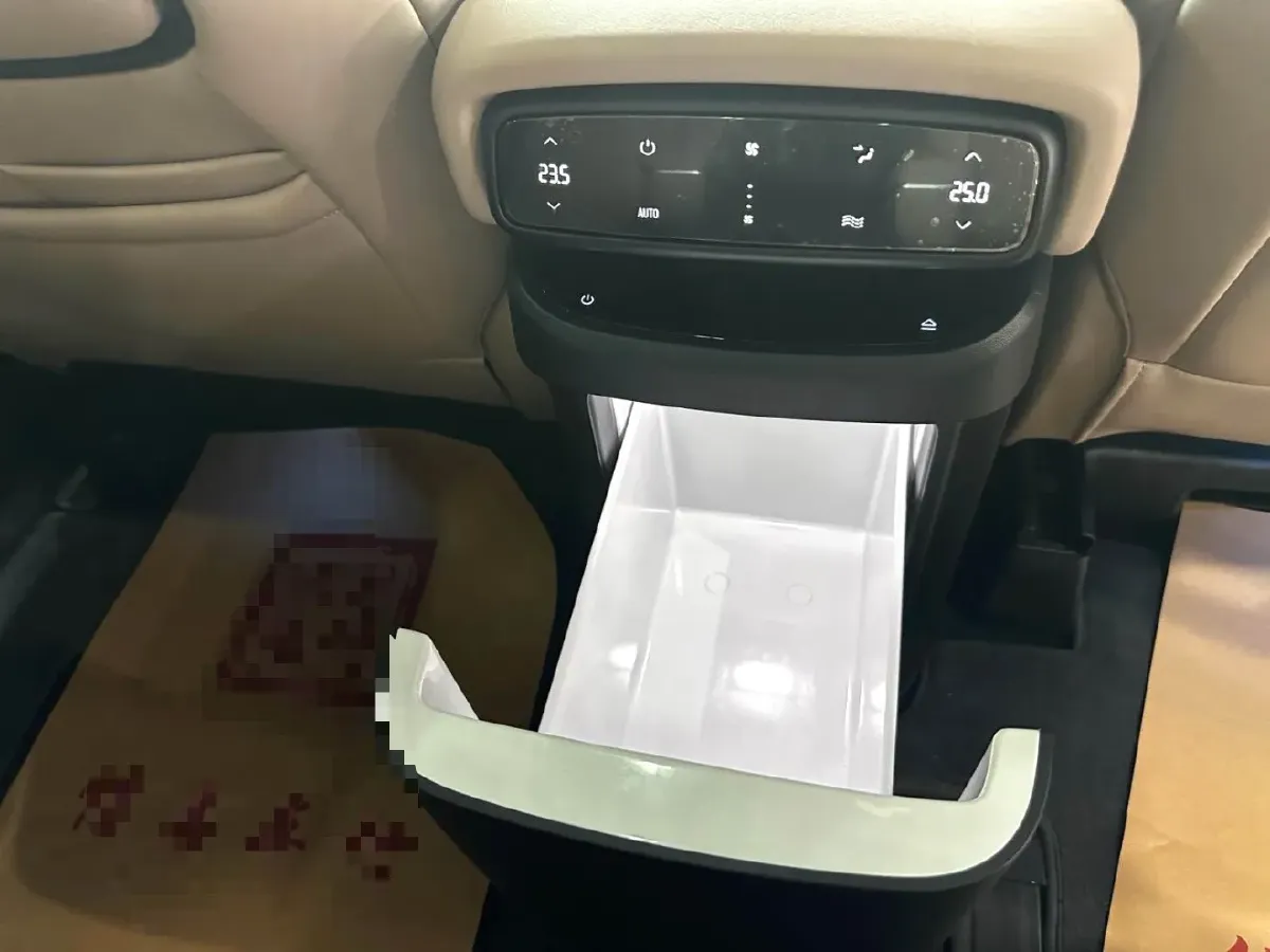 2024 Xpeng X9 BEV 84.5KWH,autocango,china used car exporter,china ev exporter,chinese used car exporter,chinese used ev exporter