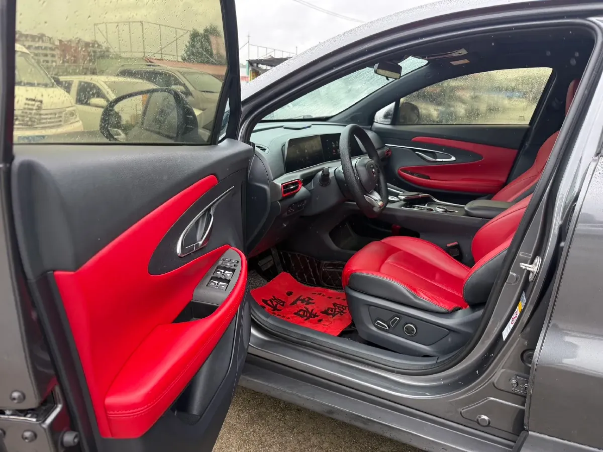 2020 ChangAn UNI-T 1.5T 180HP L4 7DCT,autocango,china used car exporter,china ev exporter,chinese used car exporter,chinese used ev exporter