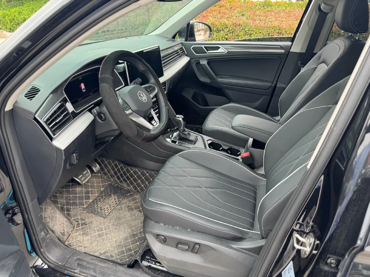 2025 Volkswagen Tiguan L 2.0T 186HP L4 7DCT,autocango,china used car exporter,china ev exporter,chinese used car exporter,chinese used ev exporter