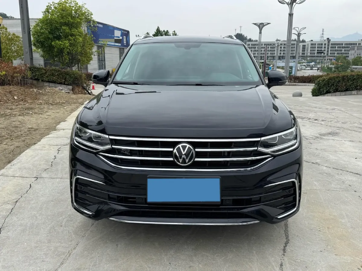 2025 Volkswagen Tiguan L 2.0T 186HP L4 7DCT,autocango,china used car exporter,china ev exporter,chinese used car exporter,chinese used ev exporter