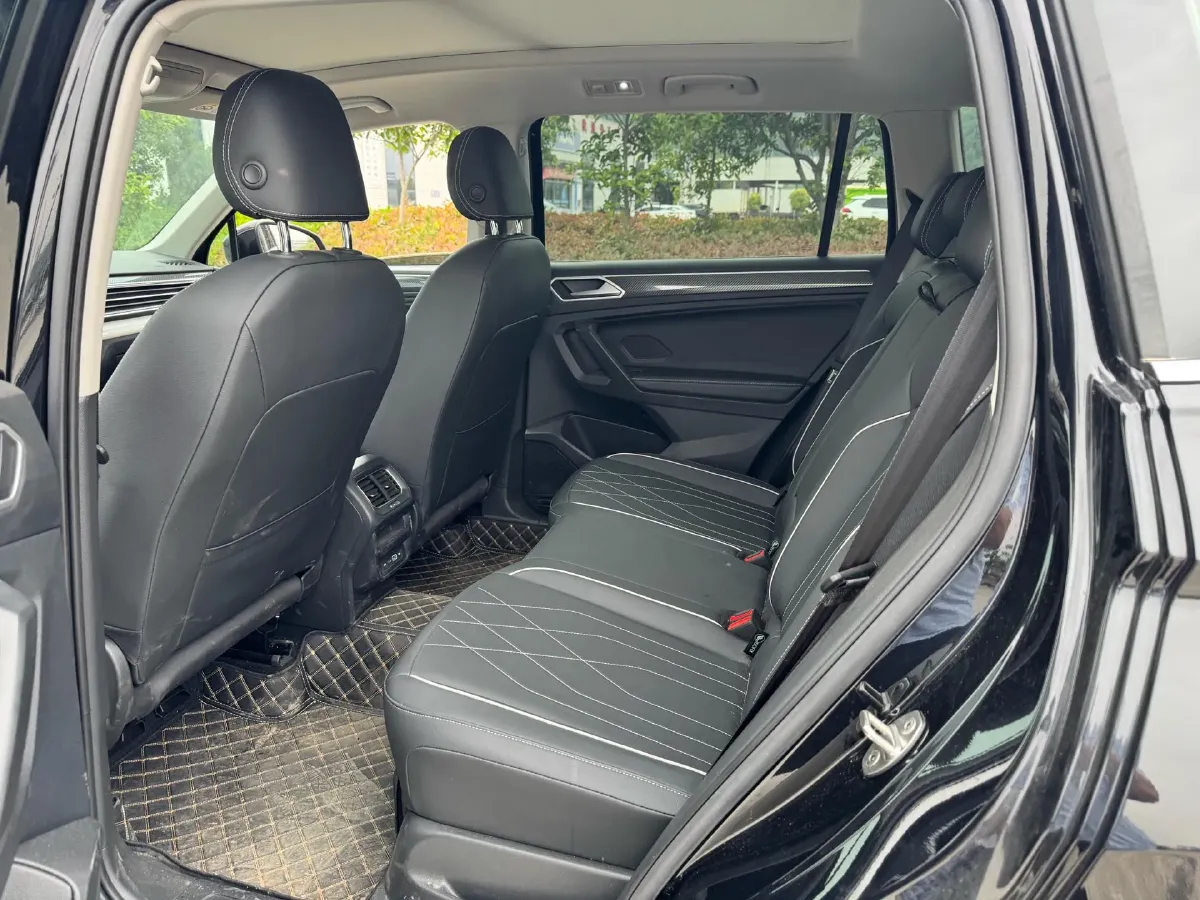 2025 Volkswagen Tiguan L 2.0T 186HP L4 7DCT,autocango,china used car exporter,china ev exporter,chinese used car exporter,chinese used ev exporter