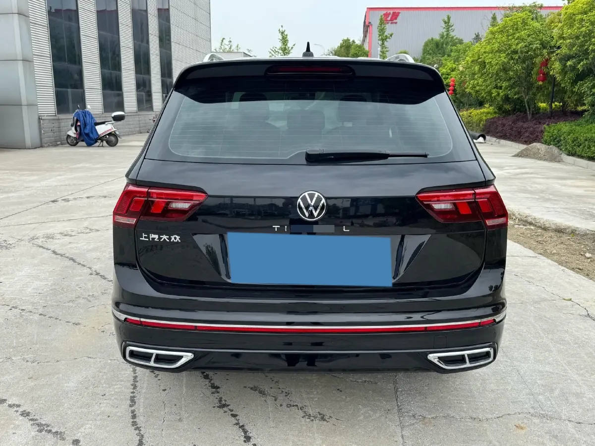 2025 Volkswagen Tiguan L 2.0T 186HP L4 7DCT,autocango,china used car exporter,china ev exporter,chinese used car exporter,chinese used ev exporter