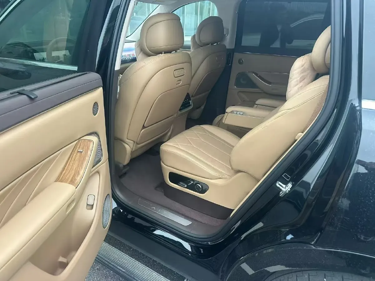 2025 AITO AITO M8 REEV 160HP REEV 53.4KWH,autocango,china used car exporter,china ev exporter,chinese used car exporter,chinese used ev exporter