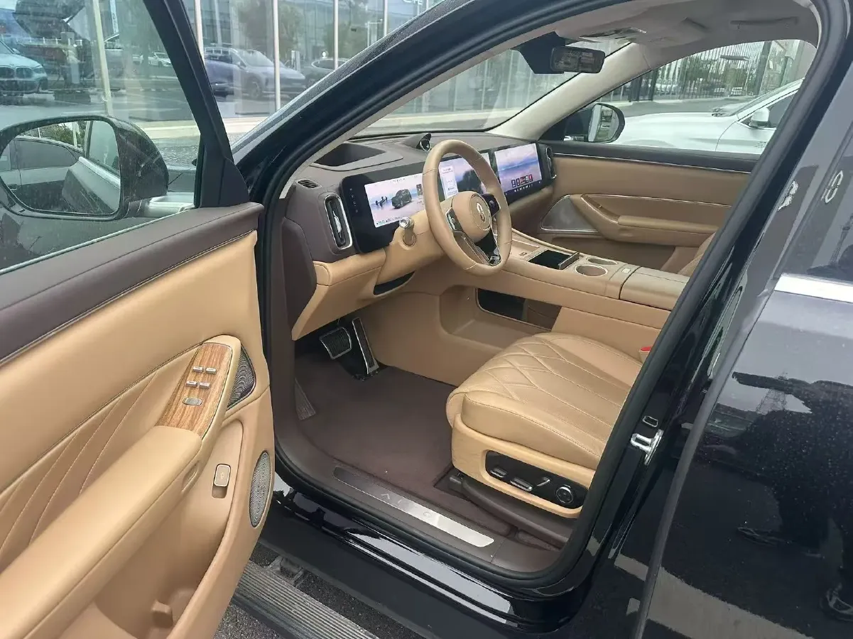 2025 AITO AITO M8 REEV 160HP REEV 53.4KWH,autocango,china used car exporter,china ev exporter,chinese used car exporter,chinese used ev exporter