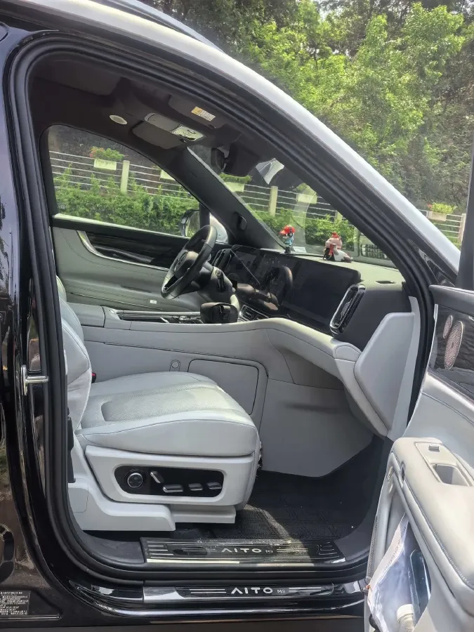 2024 AITO AITO M9 1.5T 152HP L4 REEV 42KWH,autocango,china used car exporter,china ev exporter,chinese used car exporter,chinese used ev exporter