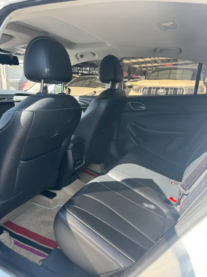 2020 Roewe i5 1.5L 120HP L4 CVT,autocango,china used car exporter,china ev exporter,chinese used car exporter,chinese used ev exporter