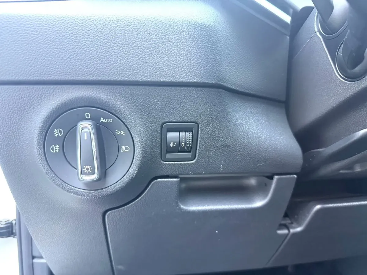 2021 Skoda Karoq 1.4T 150HP L4 7DCT,autocango,china used car exporter,china ev exporter,chinese used car exporter,chinese used ev exporter