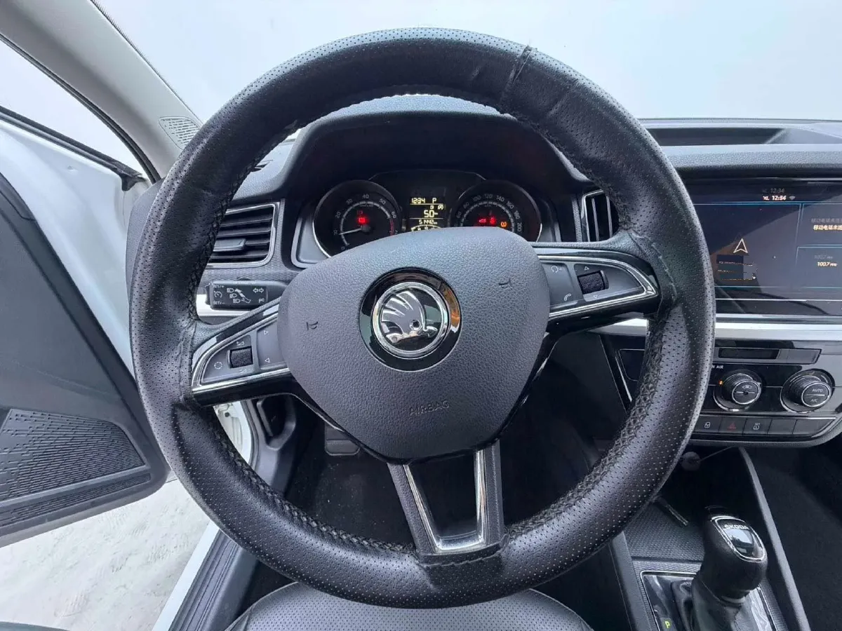 2022 Skoda Kamiq 1.5L 112HP L4 6AT,autocango,china used car exporter,china ev exporter,chinese used car exporter,chinese used ev exporter