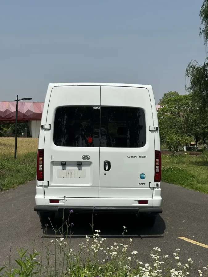 2023 MAXUS XinTu V80 2.0T 127HP L4 6MT,autocango,china used car exporter,china ev exporter,chinese used car exporter,chinese used ev exporter