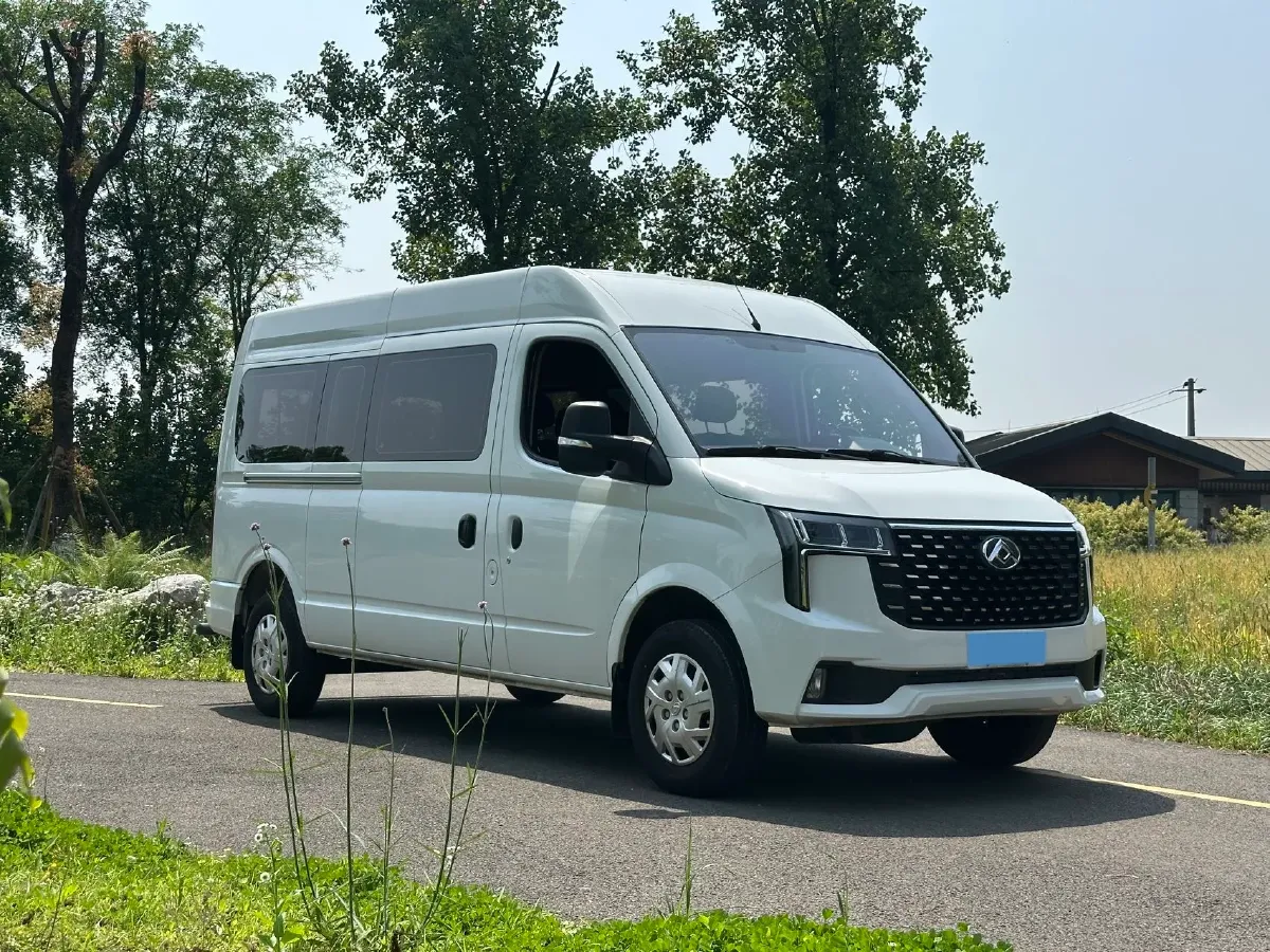 2023 MAXUS XinTu V80 2.0T 127HP L4 6MT,autocango,china used car exporter,china ev exporter,chinese used car exporter,chinese used ev exporter