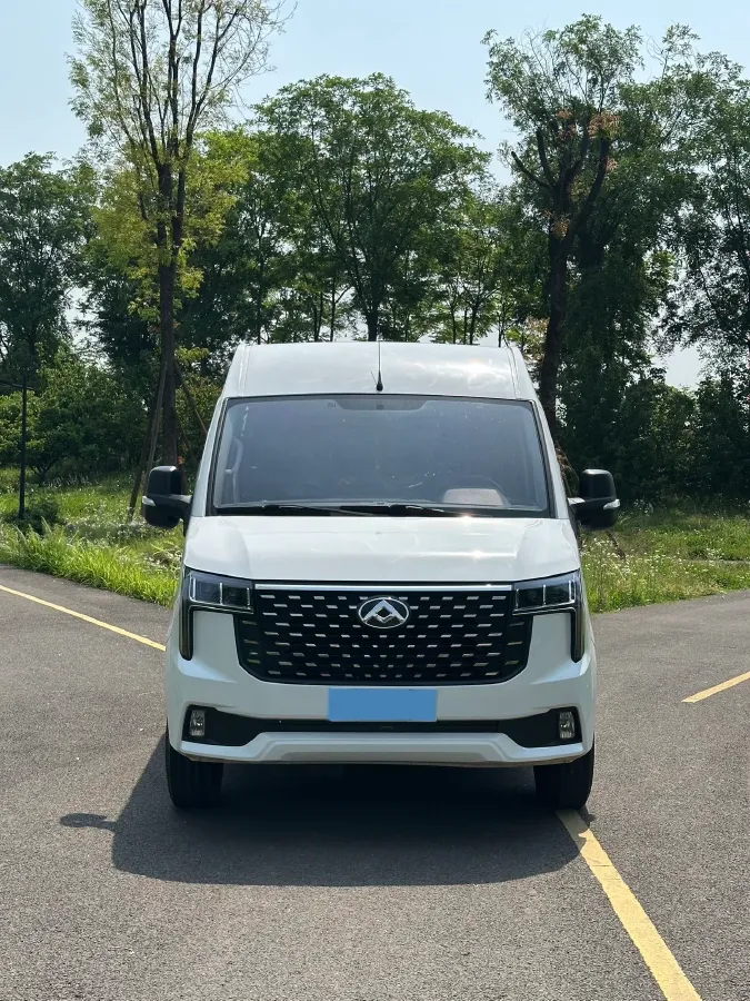 2023 MAXUS XinTu V80 2.0T 127HP L4 6MT,autocango,china used car exporter,china ev exporter,chinese used car exporter,chinese used ev exporter