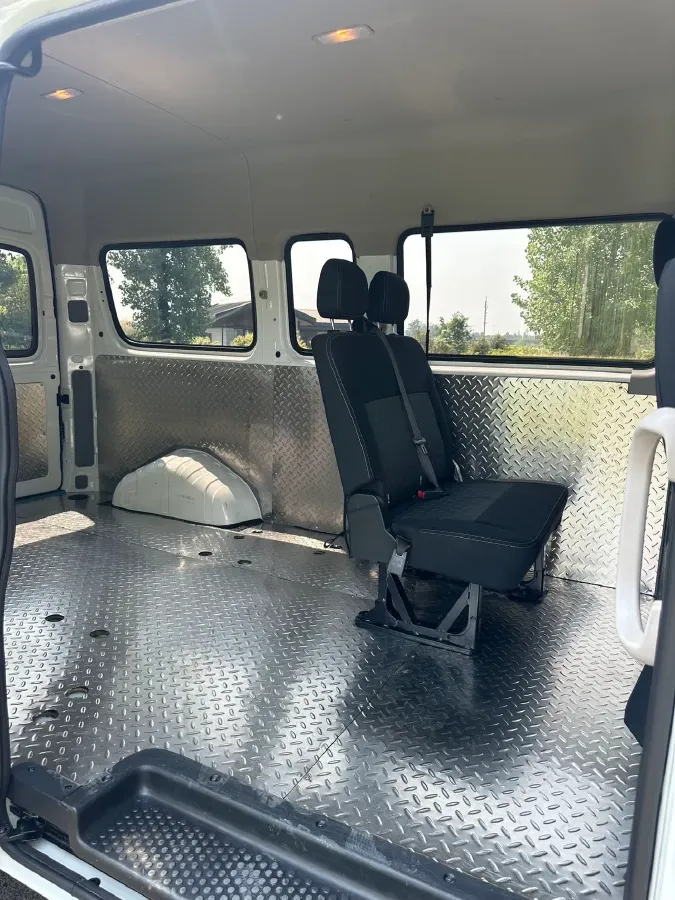 2023 MAXUS XinTu V80 2.0T 127HP L4 6MT,autocango,china used car exporter,china ev exporter,chinese used car exporter,chinese used ev exporter