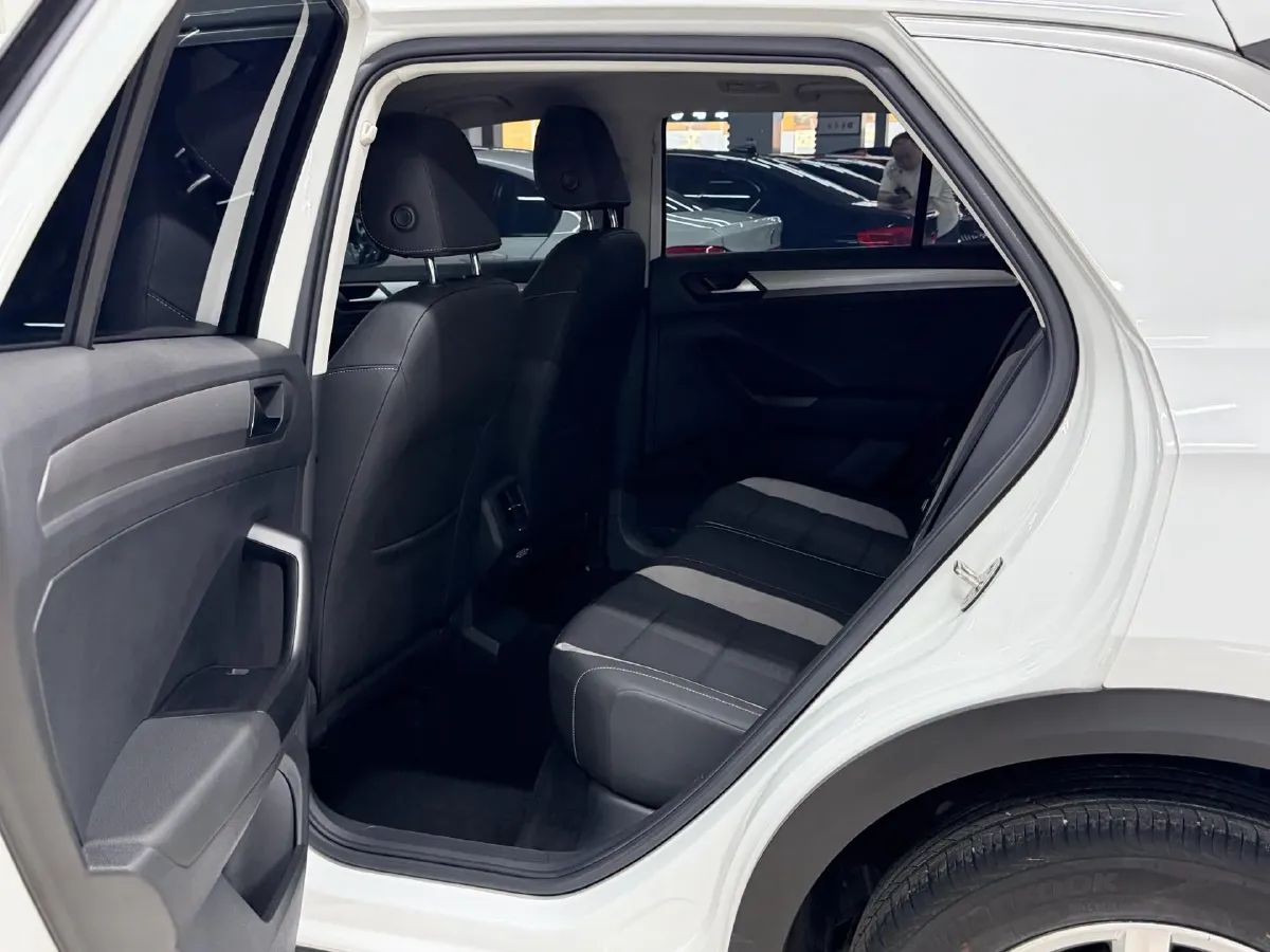 2021 Volkswagen T-Roc 1.4T 150HP L4 7DCT,autocango,china used car exporter,china ev exporter,chinese used car exporter,chinese used ev exporter