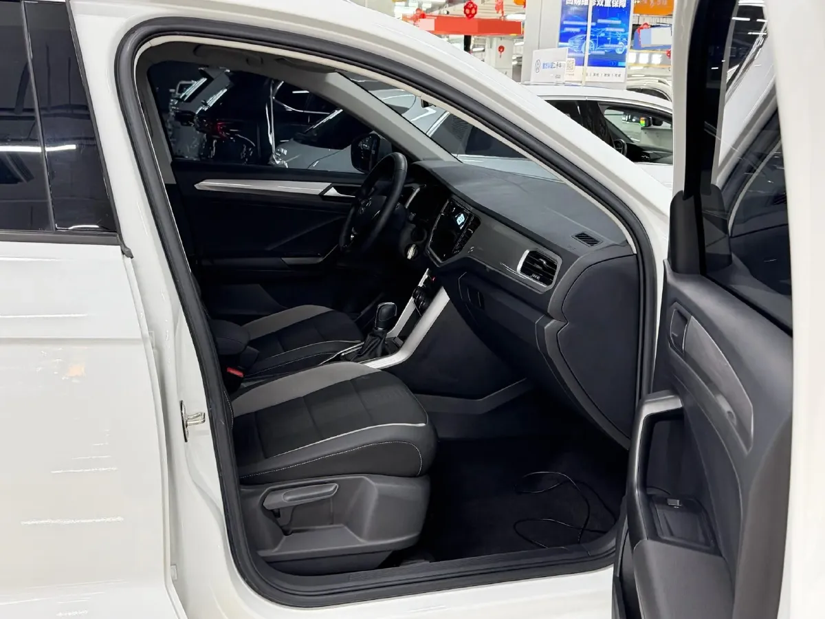 2021 Volkswagen T-Roc 1.4T 150HP L4 7DCT,autocango,china used car exporter,china ev exporter,chinese used car exporter,chinese used ev exporter