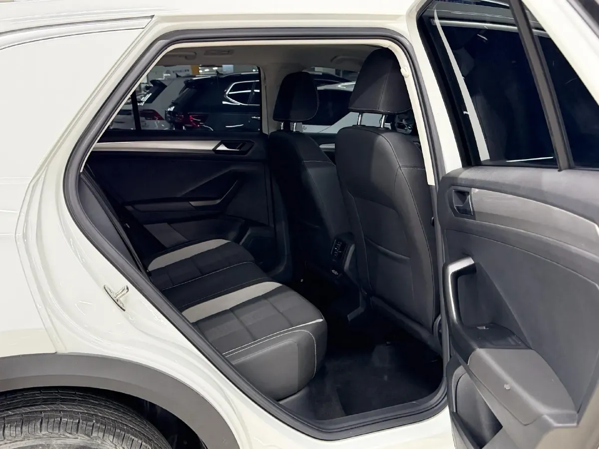 2021 Volkswagen T-Roc 1.4T 150HP L4 7DCT,autocango,china used car exporter,china ev exporter,chinese used car exporter,chinese used ev exporter