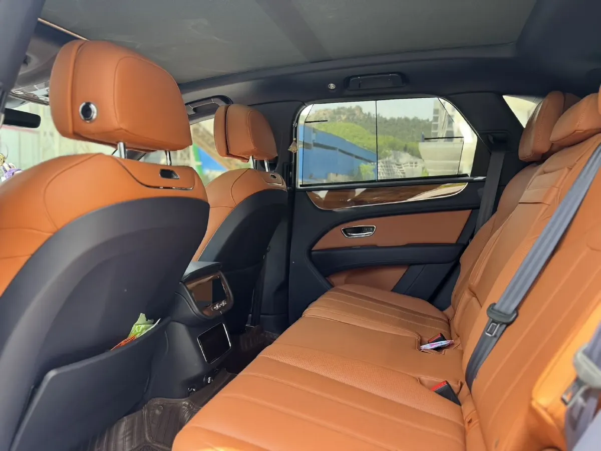 2021 Bentley Bentayga 4.0T 550HP V8 8AT,autocango,china used car exporter,china ev exporter,chinese used car exporter,chinese used ev exporter