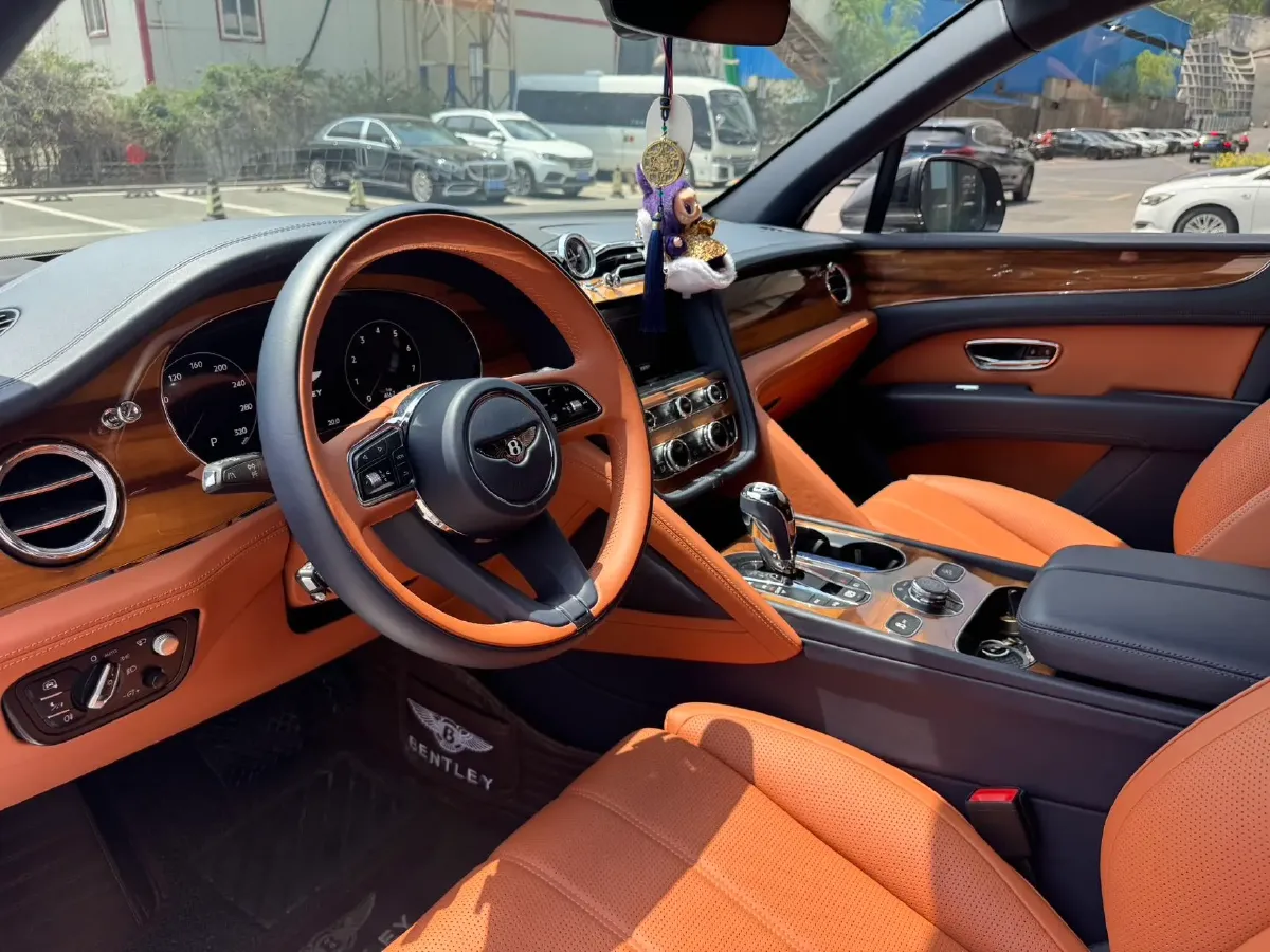 2021 Bentley Bentayga 4.0T 550HP V8 8AT,autocango,china used car exporter,china ev exporter,chinese used car exporter,chinese used ev exporter