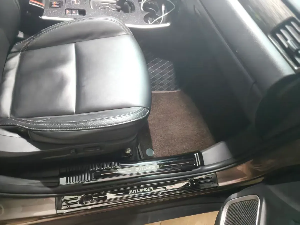 2019 Mitsubishi Outlander 2.4L 192HP L4 CVT,autocango,china used car exporter,china ev exporter,chinese used car exporter,chinese used ev exporter