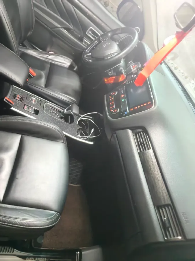 2019 Mitsubishi Outlander 2.4L 192HP L4 CVT,autocango,china used car exporter,china ev exporter,chinese used car exporter,chinese used ev exporter