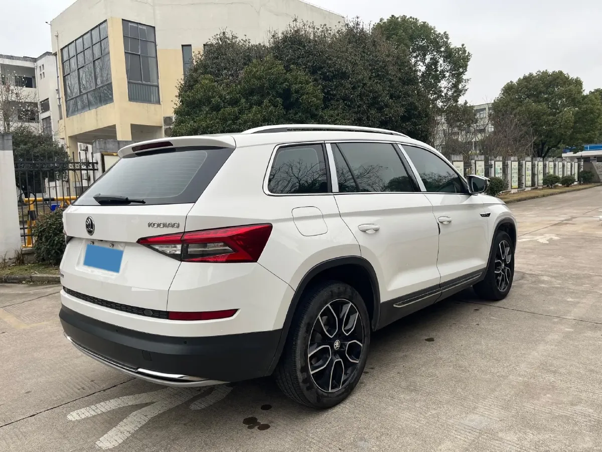 2018 Skoda Kodiak 1.8T 180HP L4 7DCT,autocango,china used car exporter,china ev exporter,chinese used car exporter,chinese used ev exporter