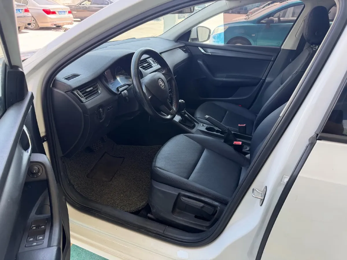 2017 Skoda Octavia 1.6L 110HP L4 6AT,autocango,china used car exporter,china ev exporter,chinese used car exporter,chinese used ev exporter