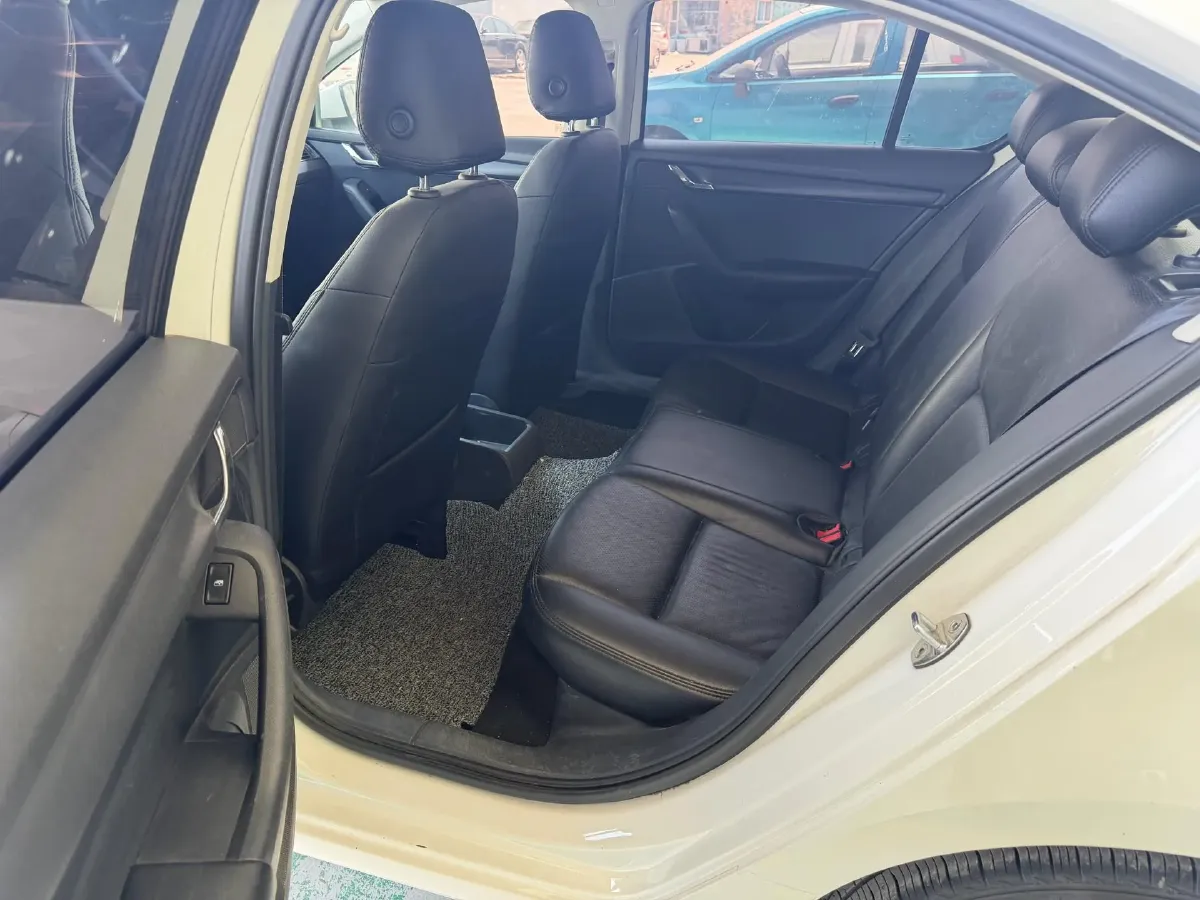 2017 Skoda Octavia 1.6L 110HP L4 6AT,autocango,china used car exporter,china ev exporter,chinese used car exporter,chinese used ev exporter