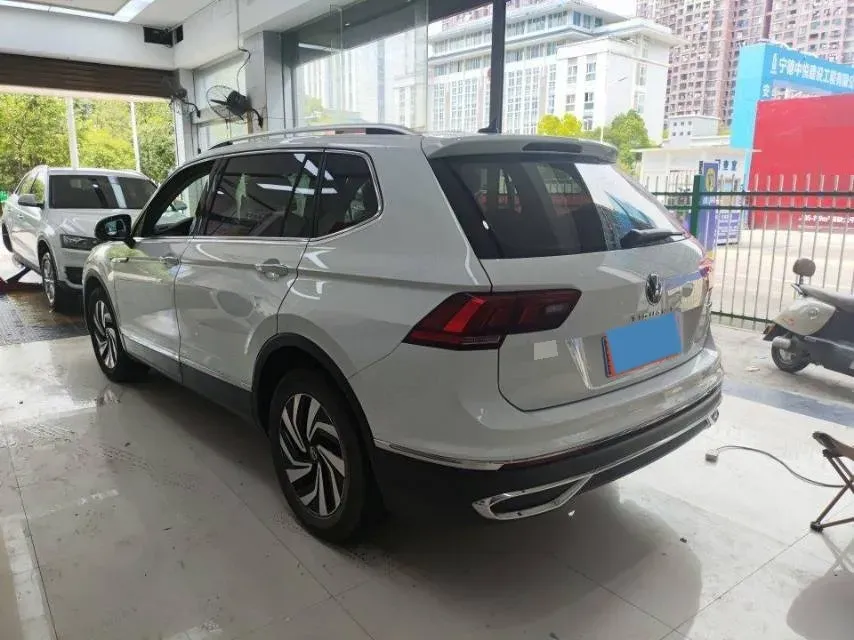 2023 Volkswagen Tiguan L 1.5T 160HP L4 7DCT,autocango,china used car exporter,china ev exporter,chinese used car exporter,chinese used ev exporter