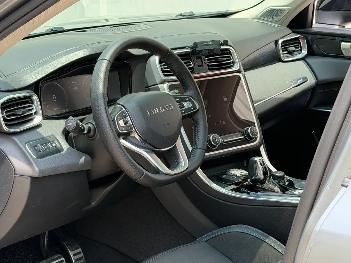 2018 Isuzu Mu-X 3.0T 177HP L4 6AT,autocango,china used car exporter,china ev exporter,chinese used car exporter,chinese used ev exporter