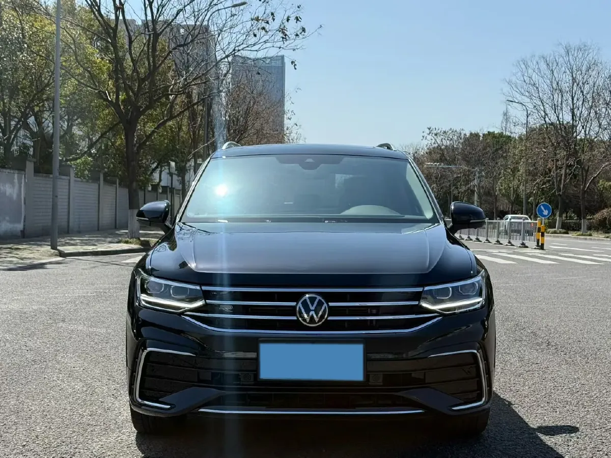 2023 Volkswagen Tiguan L 2.0T 186HP L4 7DCT,autocango,china used car exporter,china ev exporter,chinese used car exporter,chinese used ev exporter