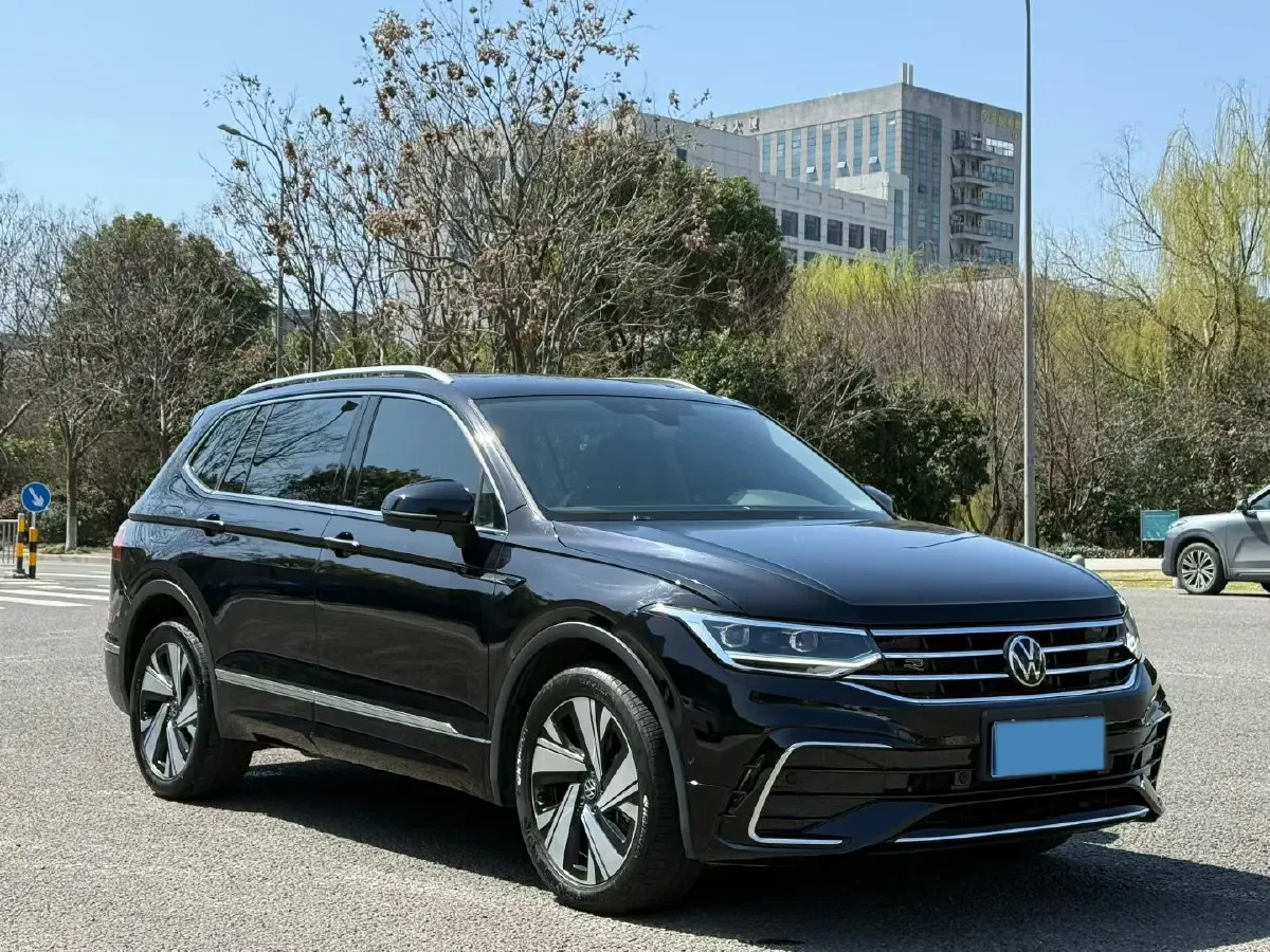 2023 Volkswagen Tiguan L 2.0T 186HP L4 7DCT,autocango,china used car exporter,china ev exporter,chinese used car exporter,chinese used ev exporter