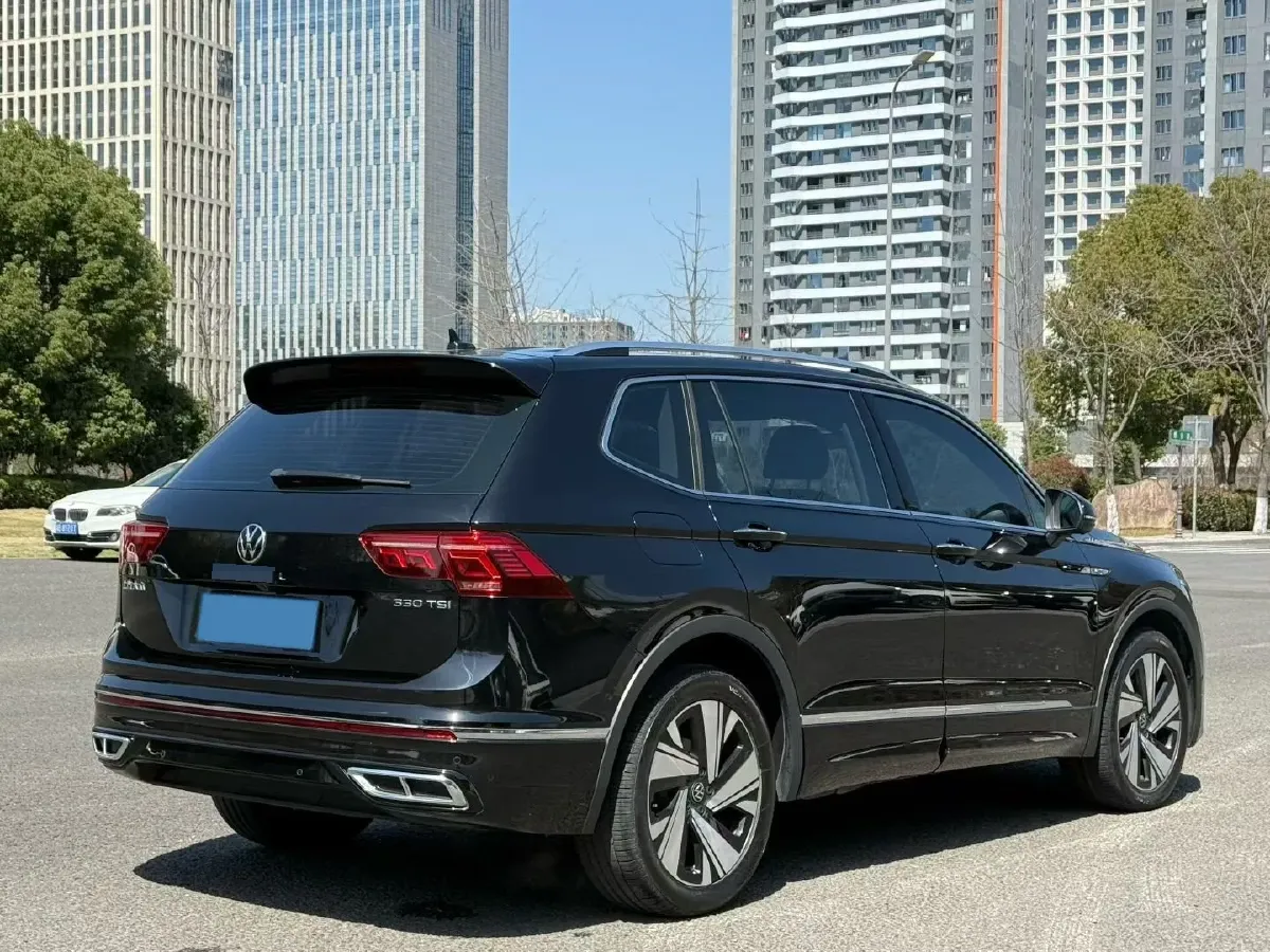 2023 Volkswagen Tiguan L 2.0T 186HP L4 7DCT,autocango,china used car exporter,china ev exporter,chinese used car exporter,chinese used ev exporter