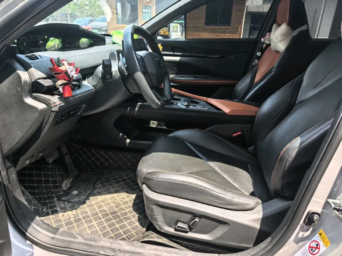 2022 ChangAn UNI-V 1.5T 188HP L4 7DCT,autocango,china used car exporter,china ev exporter,chinese used car exporter,chinese used ev exporter