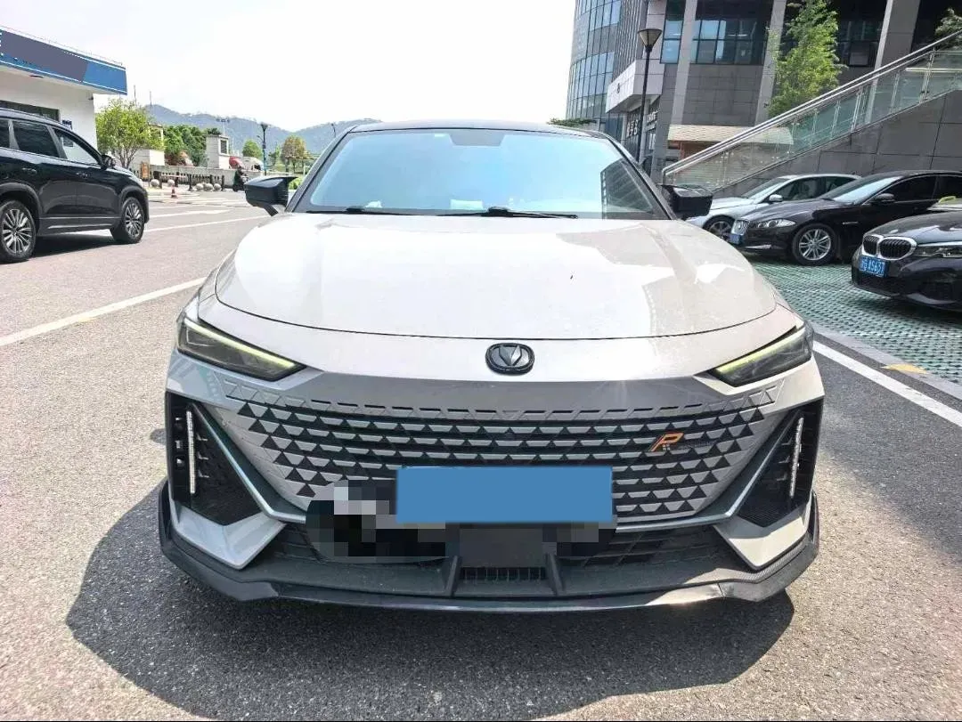 2022 ChangAn UNI-V 1.5T 188HP L4 7DCT,autocango,china used car exporter,china ev exporter,chinese used car exporter,chinese used ev exporter