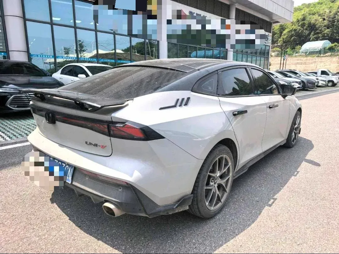 2022 ChangAn UNI-V 1.5T 188HP L4 7DCT,autocango,china used car exporter,china ev exporter,chinese used car exporter,chinese used ev exporter