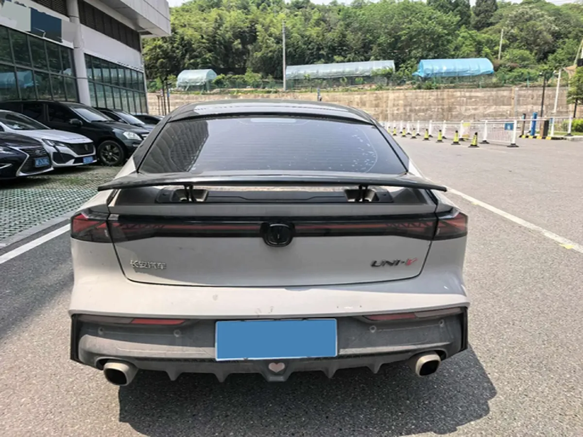 2022 ChangAn UNI-V 1.5T 188HP L4 7DCT,autocango,china used car exporter,china ev exporter,chinese used car exporter,chinese used ev exporter