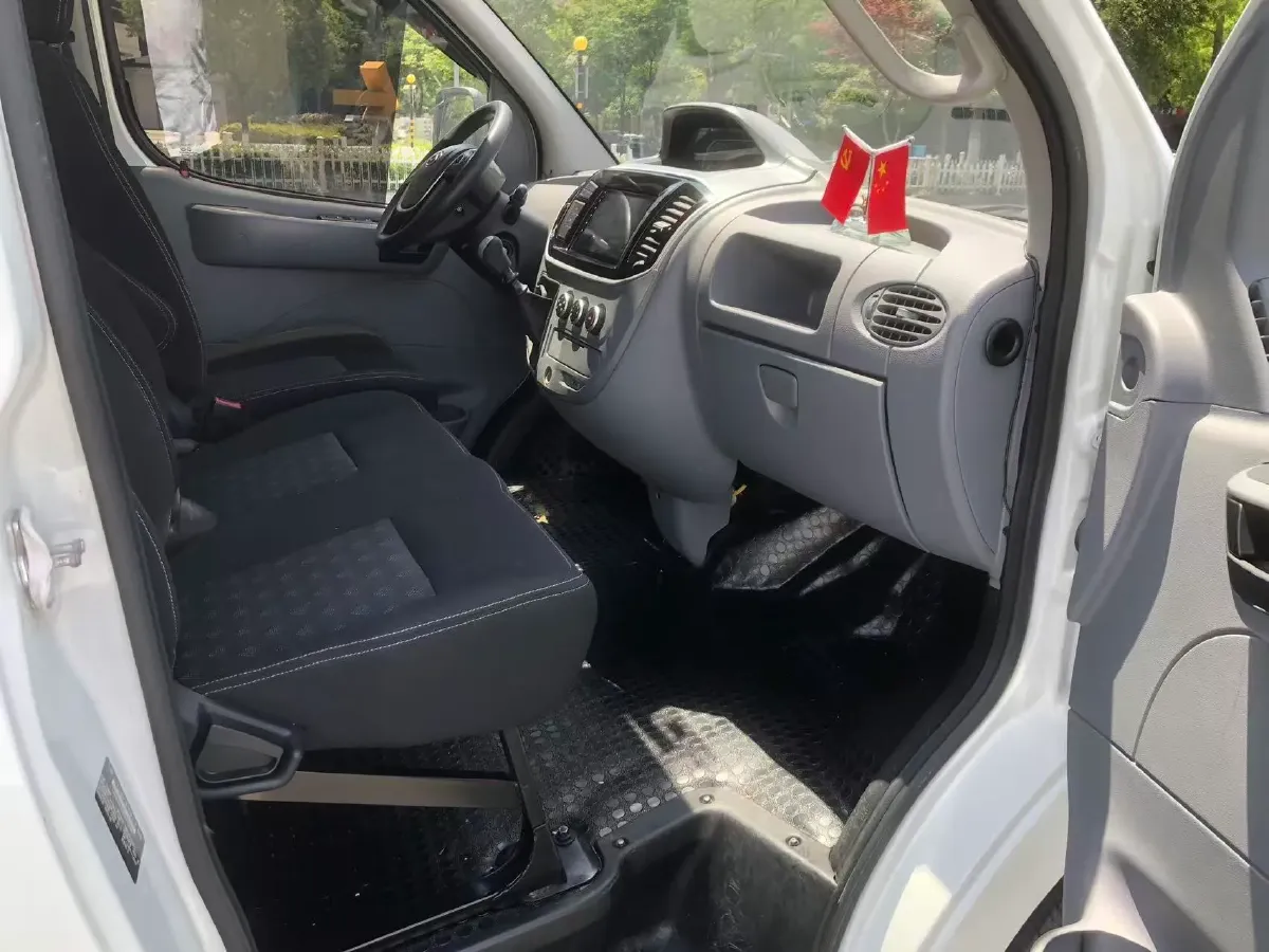 2021 MAXUS XinTu V80 2.0T 139HP L4 6MT,autocango,china used car exporter,china ev exporter,chinese used car exporter,chinese used ev exporter