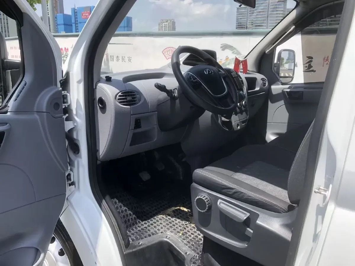 2021 MAXUS XinTu V80 2.0T 139HP L4 6MT,autocango,china used car exporter,china ev exporter,chinese used car exporter,chinese used ev exporter