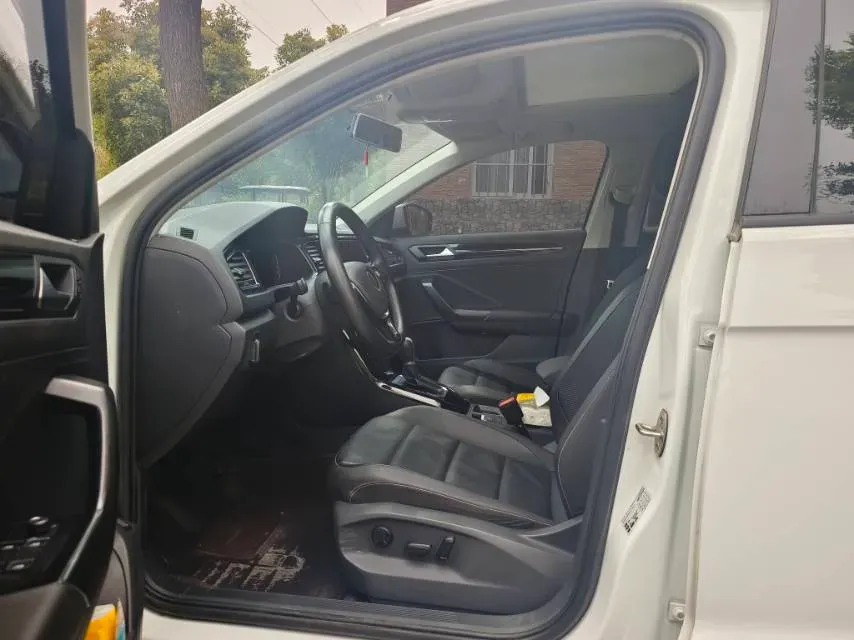 2022 Volkswagen T-Roc 1.4T 150HP L4 7DCT,autocango,china used car exporter,china ev exporter,chinese used car exporter,chinese used ev exporter