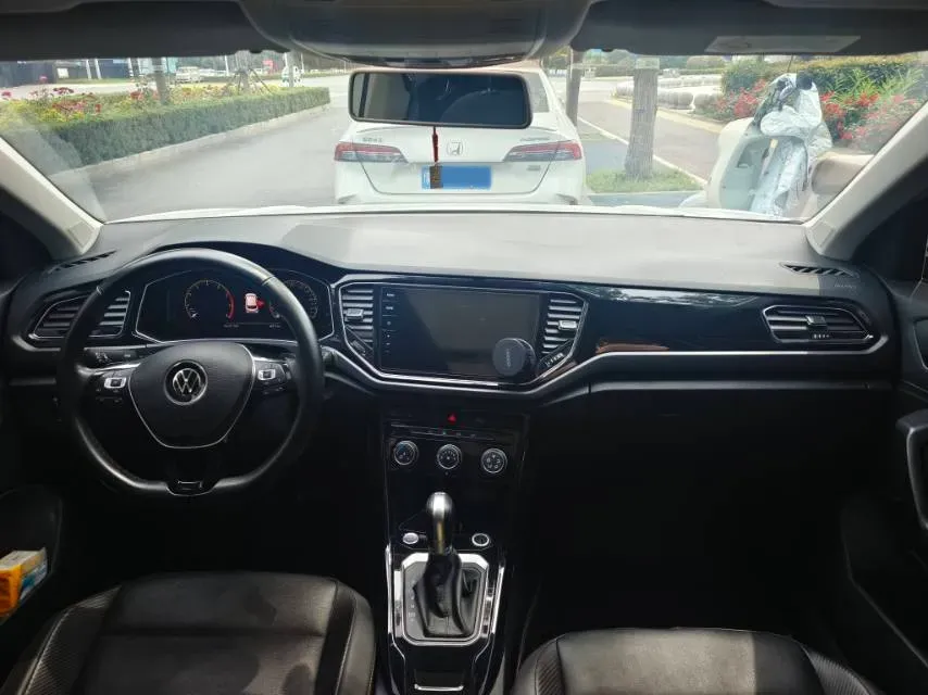 2022 Volkswagen T-Roc 1.4T 150HP L4 7DCT,autocango,china used car exporter,china ev exporter,chinese used car exporter,chinese used ev exporter