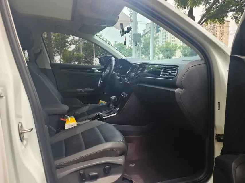 2022 Volkswagen T-Roc 1.4T 150HP L4 7DCT,autocango,china used car exporter,china ev exporter,chinese used car exporter,chinese used ev exporter