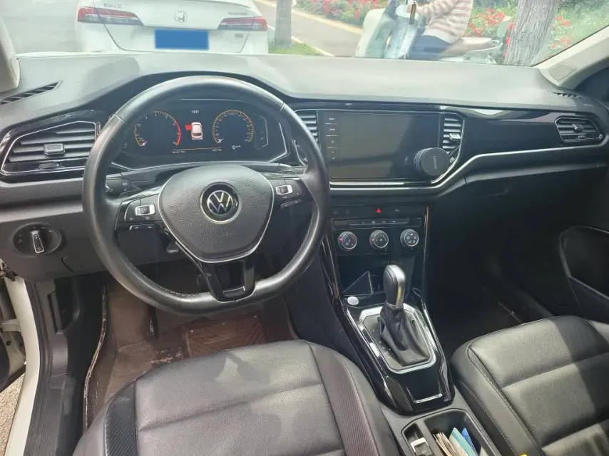 2022 Volkswagen T-Roc 1.4T 150HP L4 7DCT,autocango,china used car exporter,china ev exporter,chinese used car exporter,chinese used ev exporter
