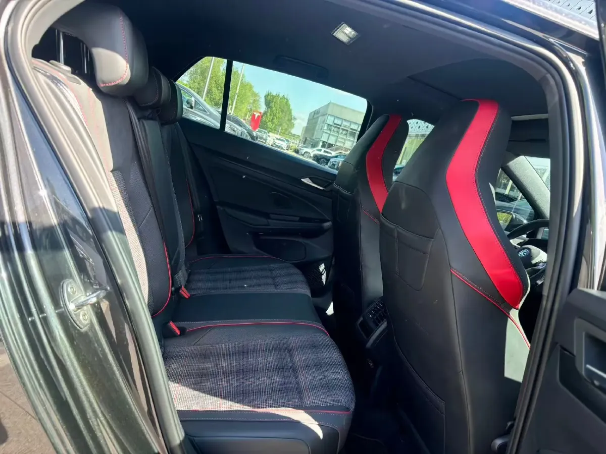 2021 Volkswagen GolfGTI 2.0T 220HP L4 7DCT,autocango,china used car exporter,china ev exporter,chinese used car exporter,chinese used ev exporter